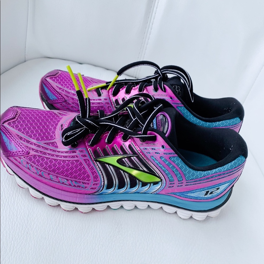 Brooks running sneakers💕